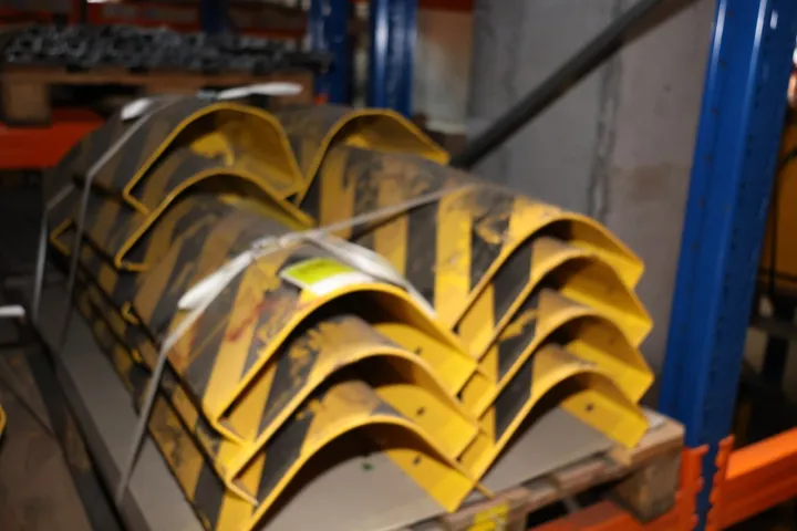 Konvolut Anfahrschutzecken ohne Palette